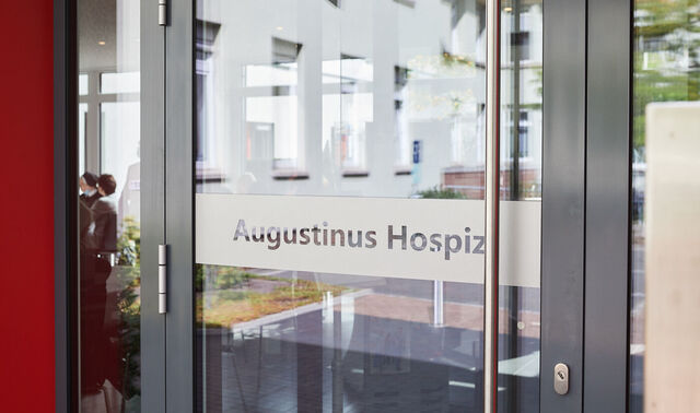 Hospiz Eingangstür